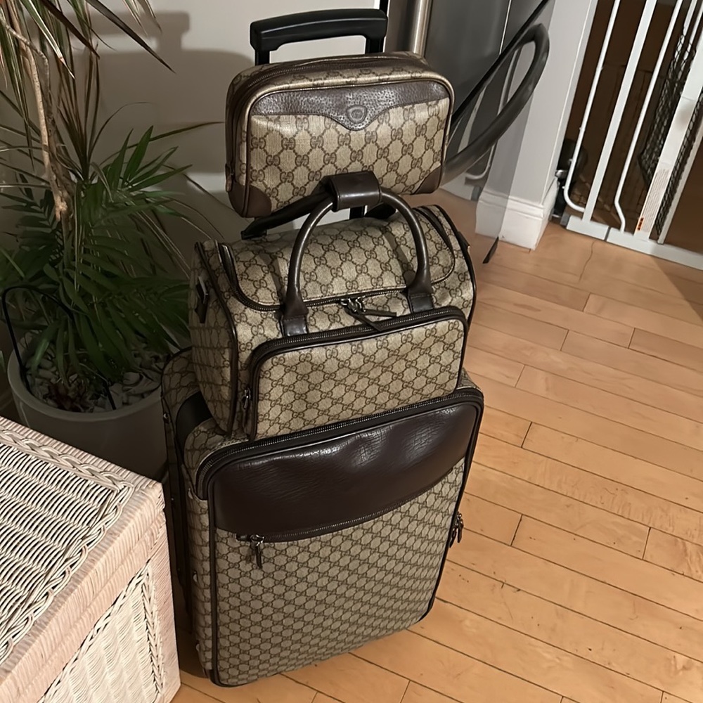 🦁 Gucci GG Supreme Travel Set - Picture 8 of 17
